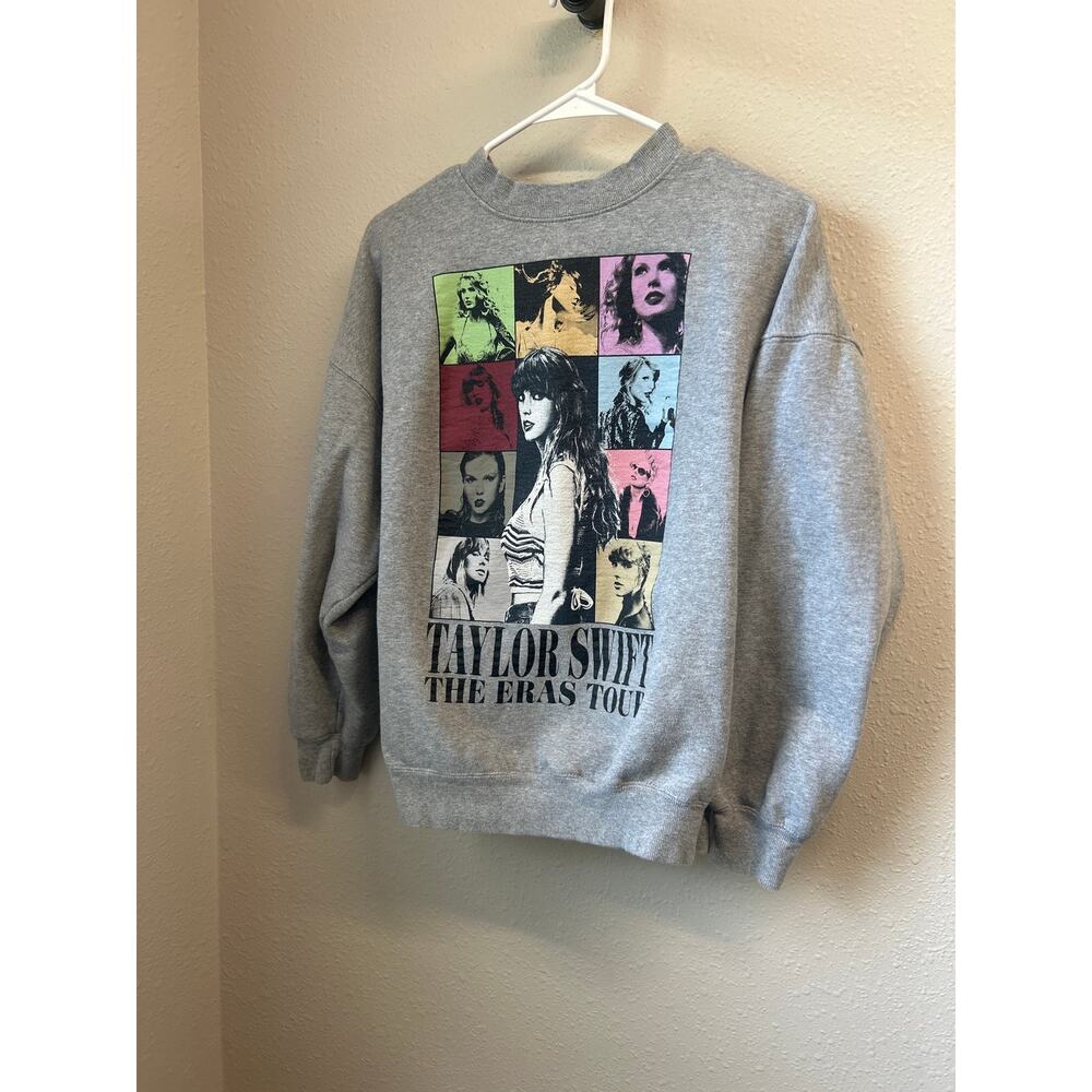 Taylor Swift the Eras Tour official crew neck sweatshirt Women’s size Small
